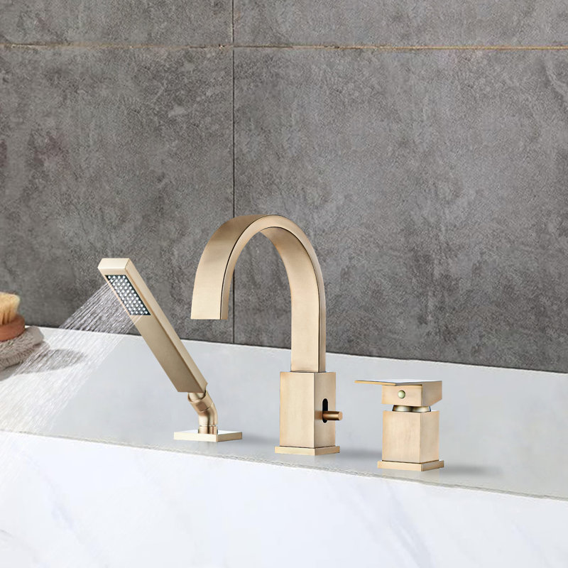 Robinet de baignoire cascade monté sur le comptoir brossé or avec pomme de douche. Acier inoxydable, cartouche en céramique, débit maximal de 2 GPM pour plus de commodité. 3 remplisseurs romains, bec pivotant à 360 °, acier