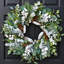 Couronne de Noël 24 po avec pommes de pin enneigées et baies blanches, décor de porte d'entrée d'hiver pour maison de campagne