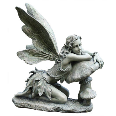 Statue fée Tukwila sur champignon