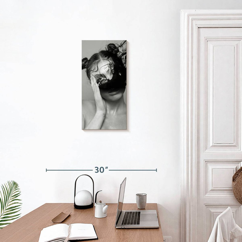 Portrait féminin de pensées fluides, H 24 po x l 12 po