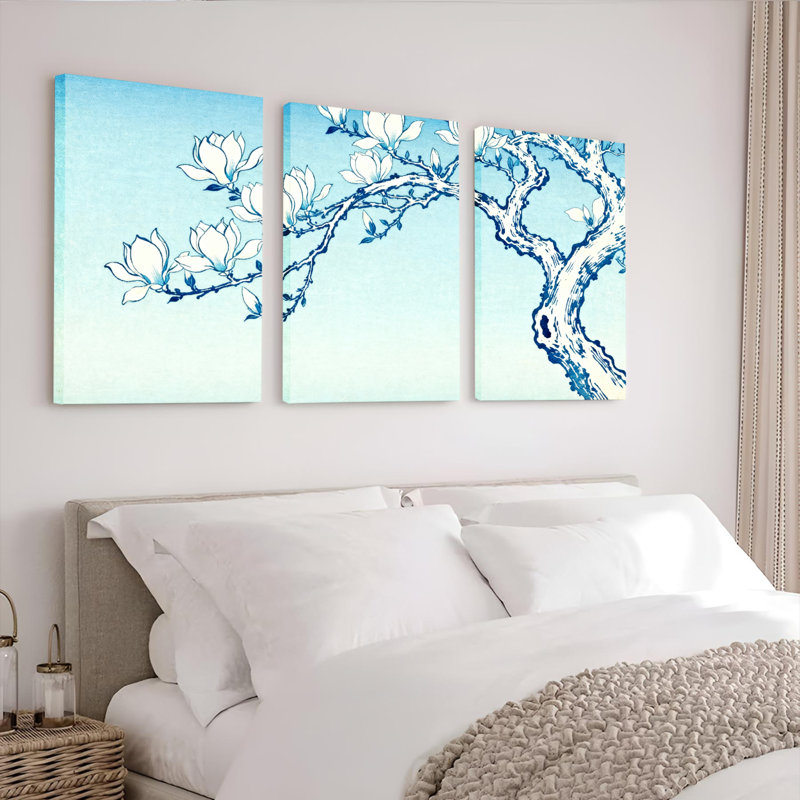 Ensemble de 3 tableaux sur toile tendue représentant un magnolia bleu et blanc, H 30 po x l 60 po
