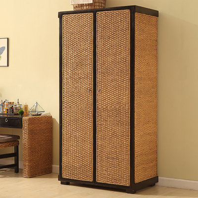 Garde-robe de luxe en rotin clair