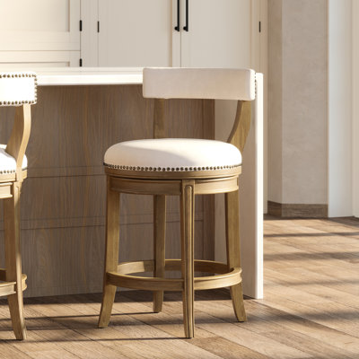 Tabouret de bar à hauteur de comptoir de 26 po avec retour automatique à 180 degrés, siège en similicuir gris, dossier ouvert magnifiquement courbé, garniture cloutée, pieds, finition en tissu d'ameublement tissé, structure de dossier en bois,