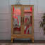 Vitrine 2 portes avec armoires en verre trempé, éclairage DEL, panneau arrière en miroir et tablettes réglables