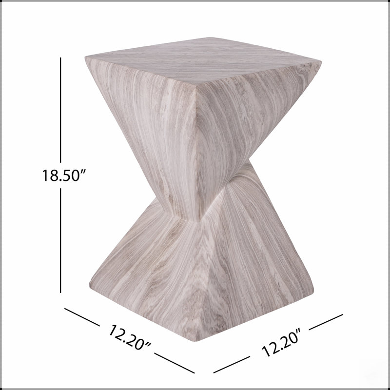 Table d'appoint d'extérieur moderne en béton, ornée d'un design cannelé sculptural et résistant aux intempéries, de style géométrique minimaliste