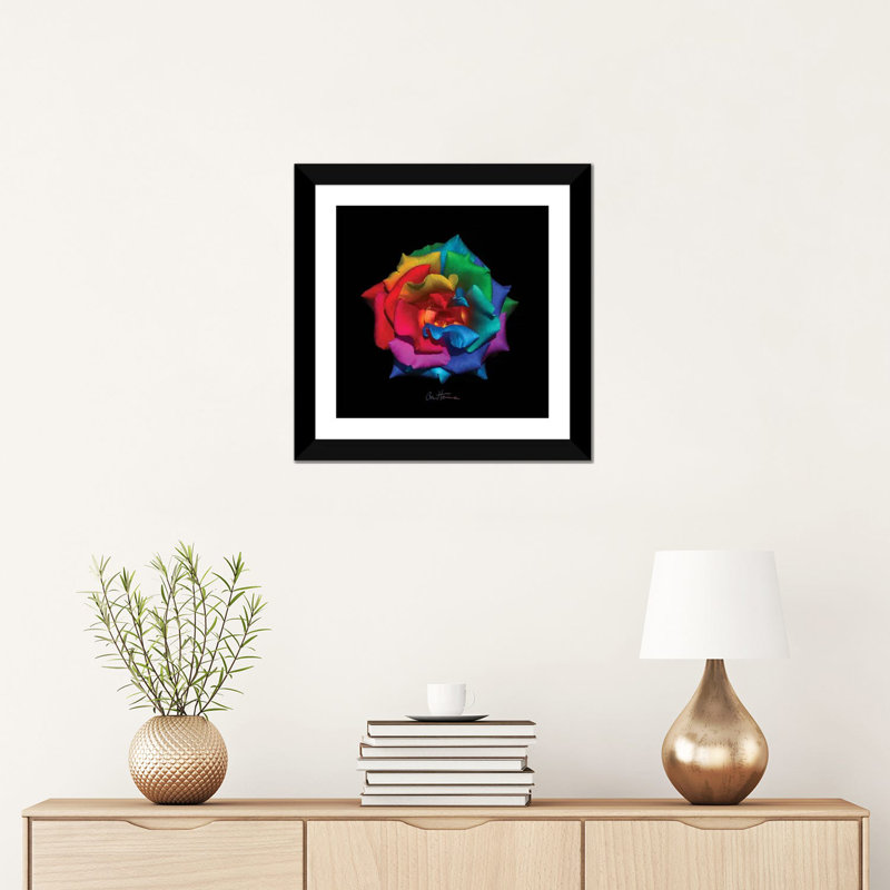 «A Gift for My Muse» par Ben Heine - impression d'art graphique, Papier encadré noir, Blanc, H 16 po x l 16 po x P 1 po