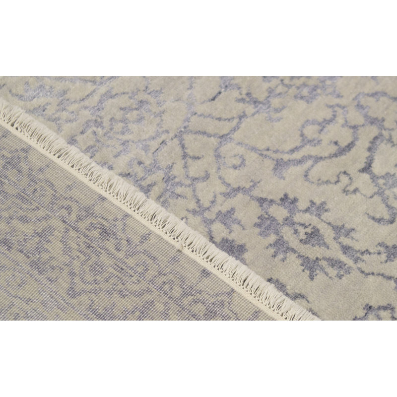Floral Area Rug in Silver/Light Blue