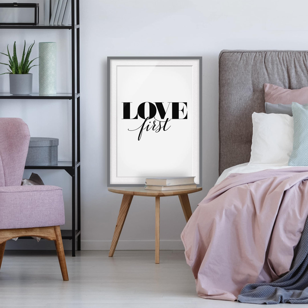 Gerahmtes Papierbild Love first