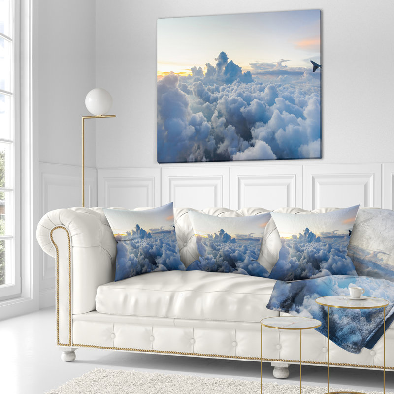 Coussin à imprimé de nuages lourds bleu ciel clair, 18 po x 18 po, Coussin décoratif