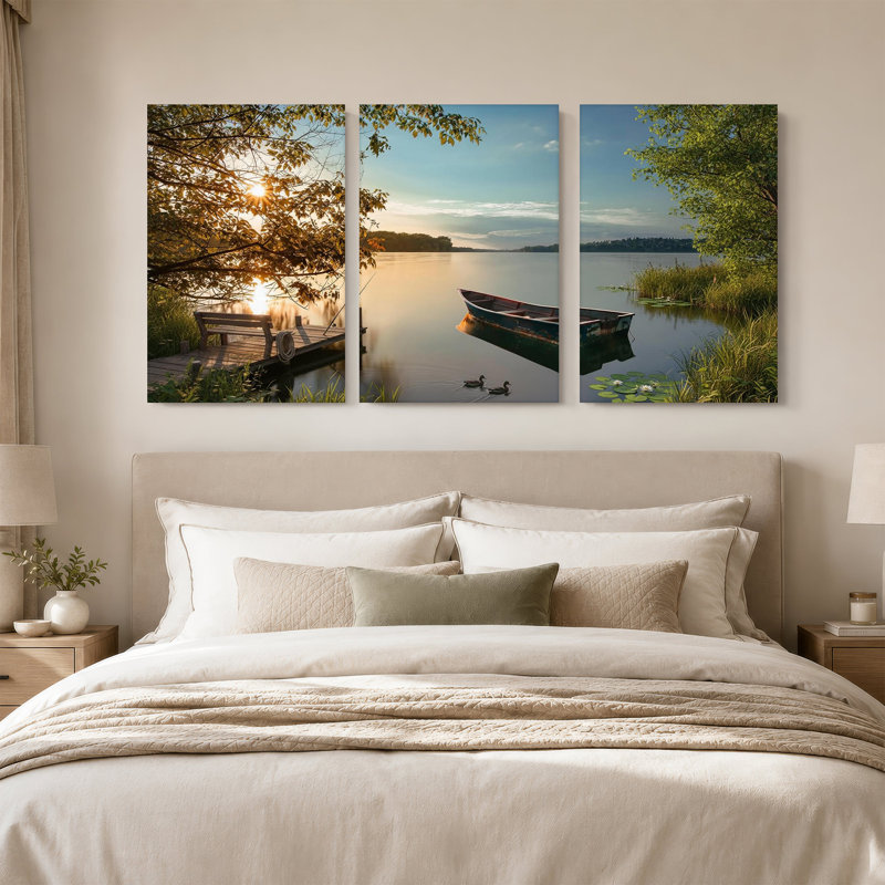 «Sunlit Lake with Blue Row bateau at Wooden Dock», ensemble de 3 toiles, H 24 po x l 16 po x 3 pièces