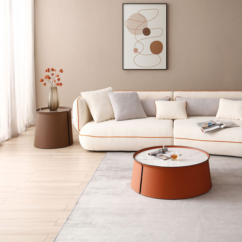 Table basse, plateau en marbre + corps en cuir selle orange + structure en fer 31,5 po