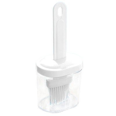Bouteille d'eau, une brosse à huile et une brosse à huile