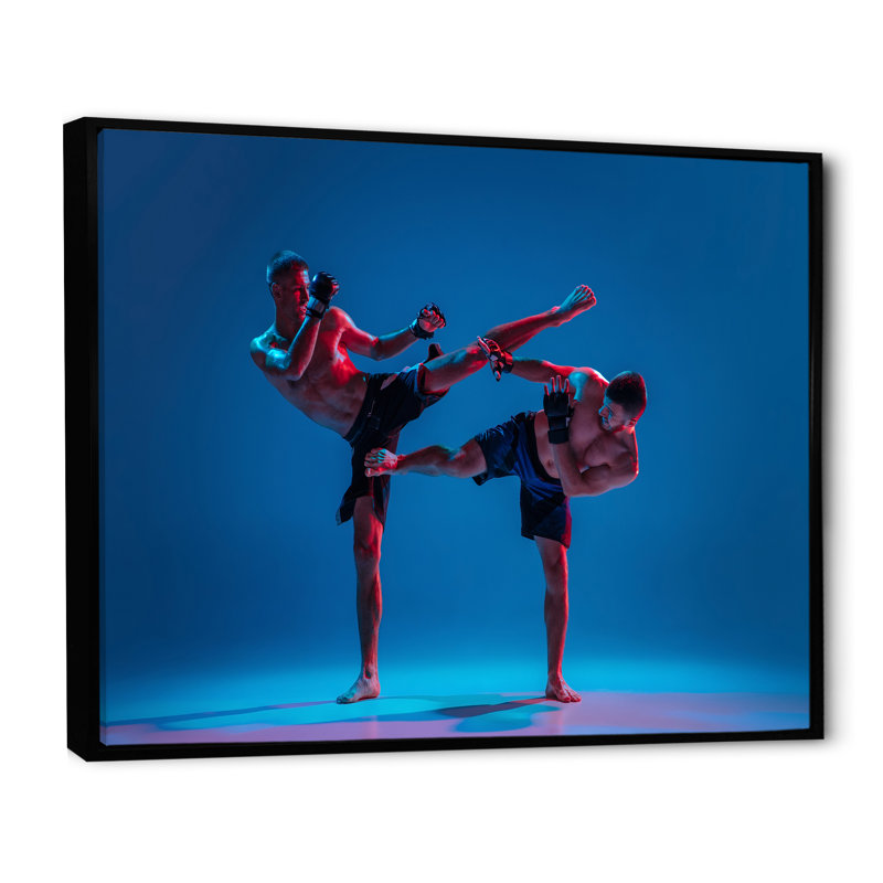 «Two Mma Fighters Boxing I» sur toile, Cadre flottant noir, H 30 po x l 40 po x P 1,5 po