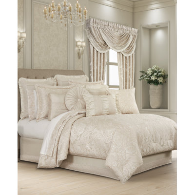 Villanova Queen 4Pc. Comforter Set