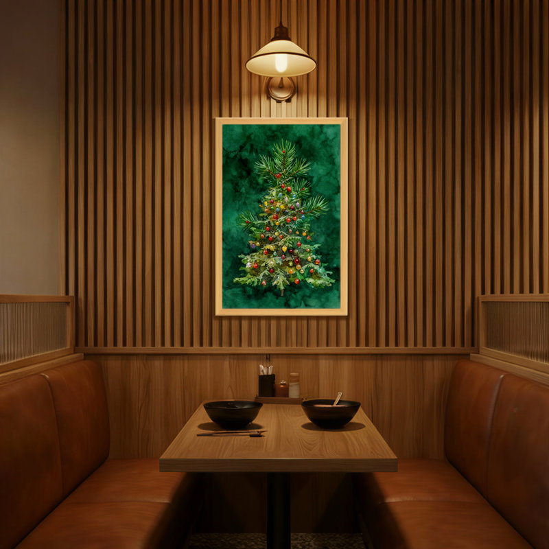 Arbre de Noël avec baies colorées sur fond vert