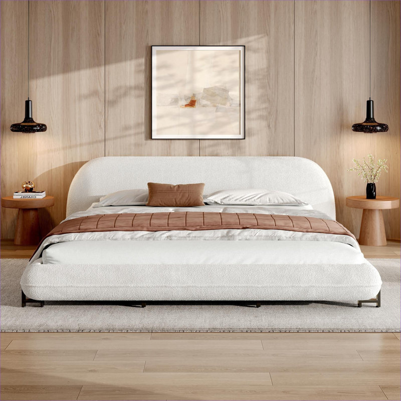 Lit plateforme tapissier très grand classique blanc classique avec structure en tissu courbé et tête de lit épaisse