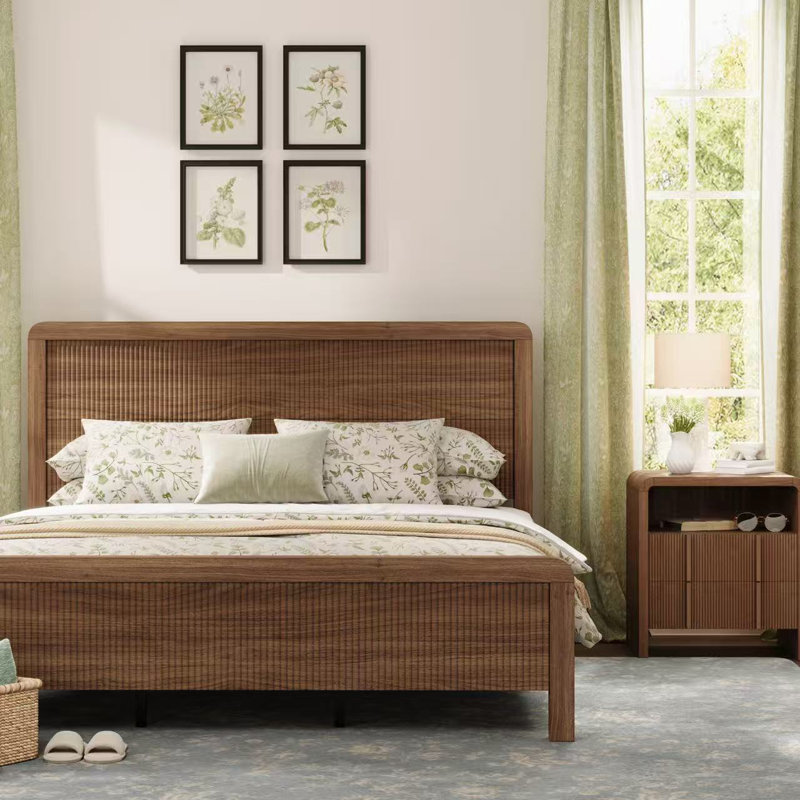 Lit plateforme Queen en bois brun avec tête de lit à lattes et fini naturel, Grand lit, Beige