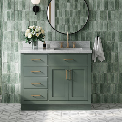 Meuble-lavabo simple en bois massif Tidworth de 42 po avec plateau en marbre de Carrare de 1,5 po