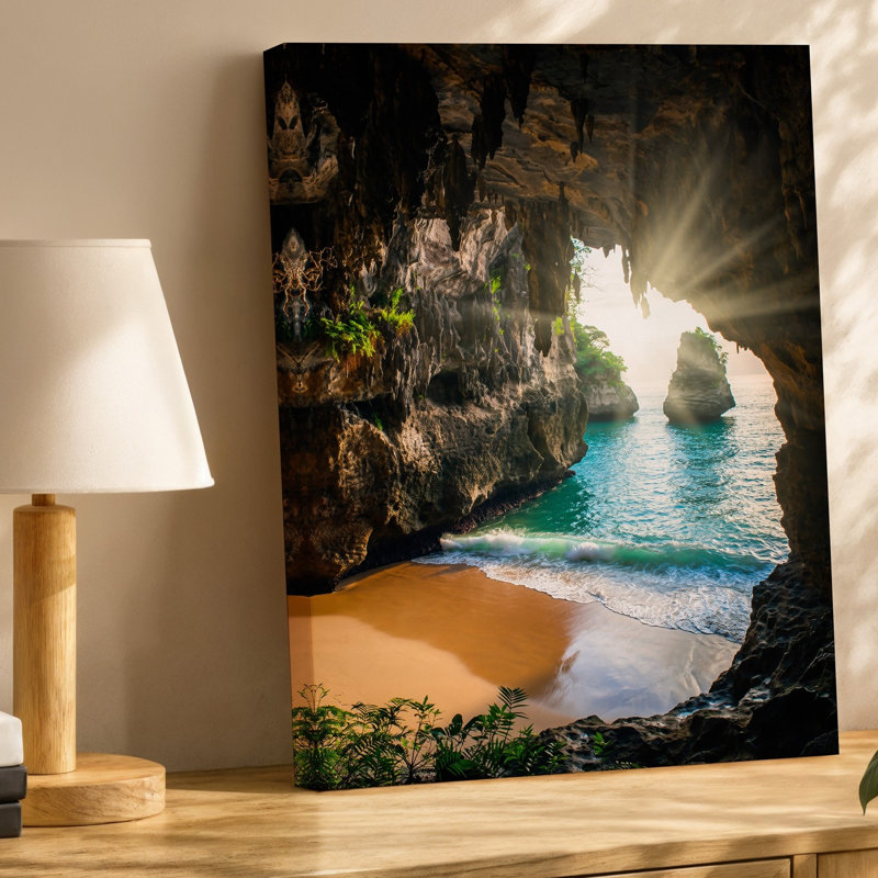Toile, "Une superbe grotte intérieure au lever du soleil", art mural sur une plage tranquille avec du sable doré doux et des vagues douces