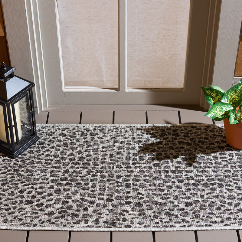 Tapis intérieur / extérieur gris à motif animalier Basinger, Rectangle 2 pi x 3 pi 7 po