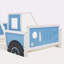 Lit plateforme simple en forme de voiture avec roues-830044318