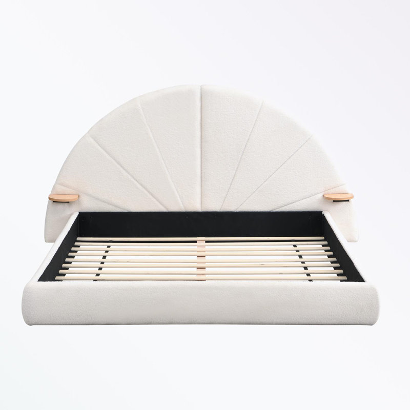 Grand lit arqué avec petite table