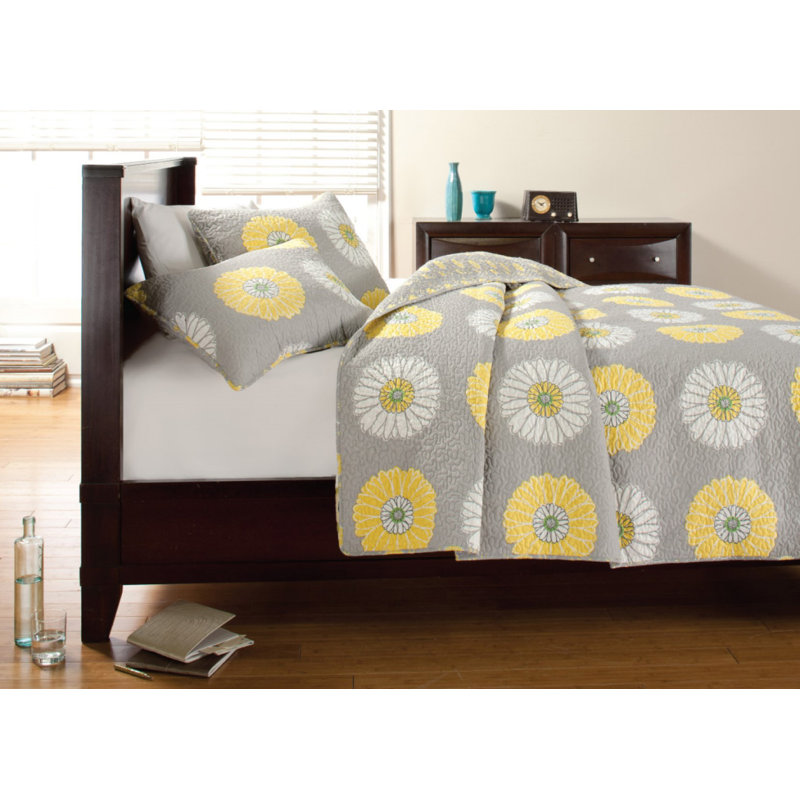 Anya Polyester Floral Quilt, Twin Quilt + 1 Sham