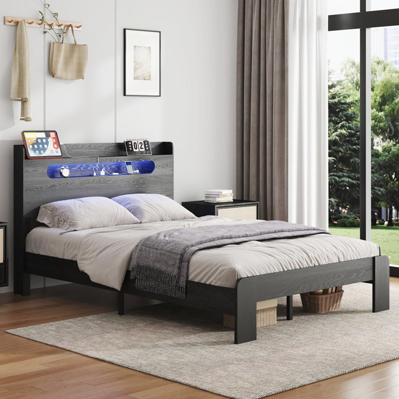 Grand lit plateforme en bois, Grand