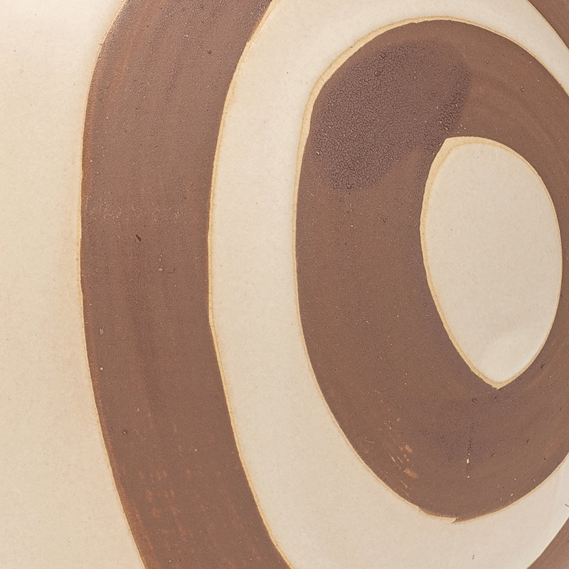 Vase en grès cérame fabriqué à la main avec esthétique bohème moderne - Accent rond décoratif pour un décor minimaliste contemporain.