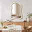 Miroir mural 35,6 "avec finition asymétrique en travertin