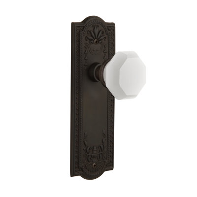 Meadows Plate with Waldorf White Milk Knob