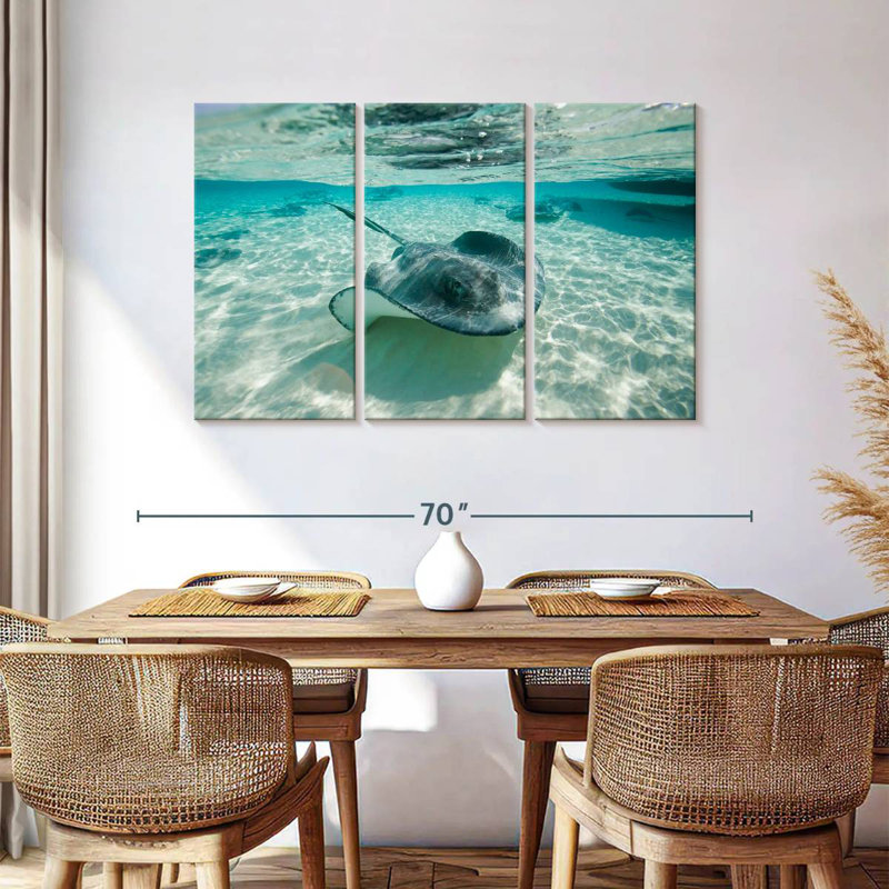 Brampt Underwater Southern Stingrays, 36" H x 57" W