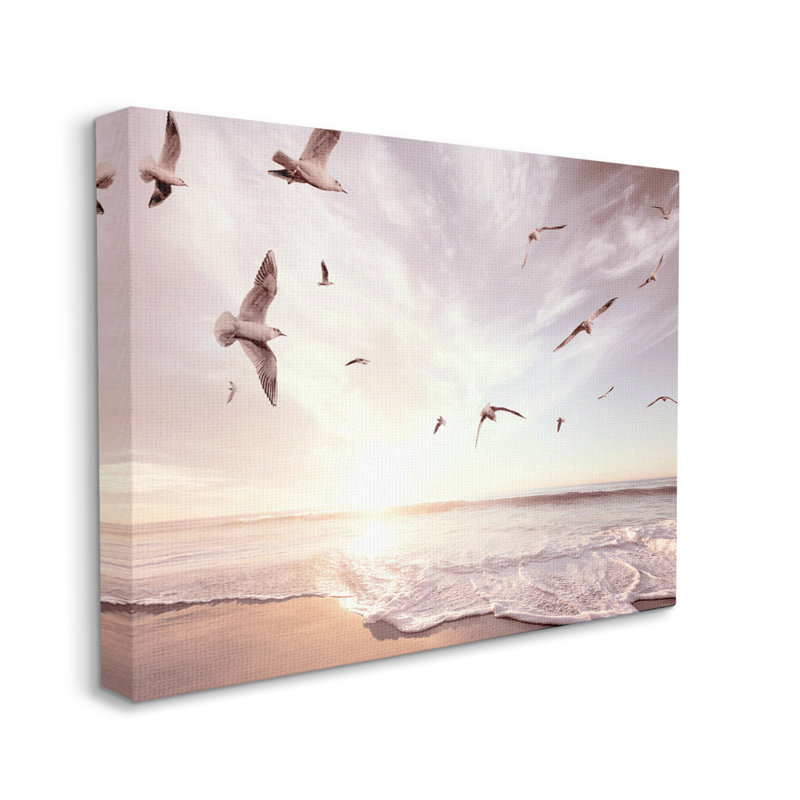 «Seagulls Over Beach Coast Surf Nautical Landscape» par Ziwei Li - photographie sur toile, H 48 po x l 36 po, Plaque en bois