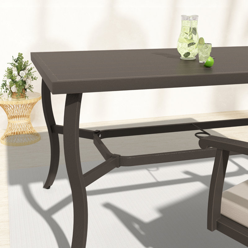 Table de salle à manger d'extérieur en aluminium avec trou pour parasol Colby, H 29,1 po x L 60 po x l 36,2 po, Brun