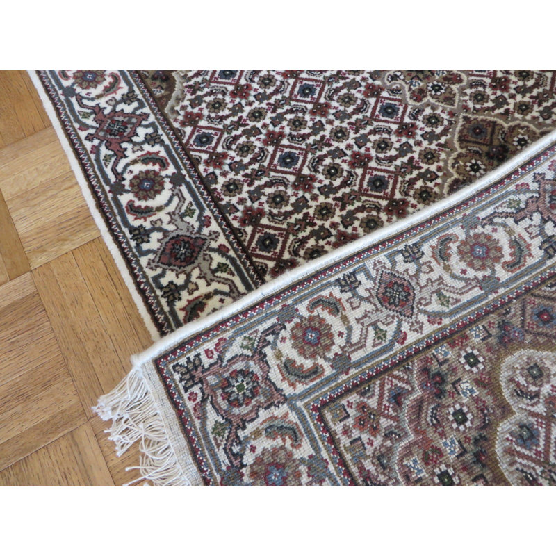 Tapis ivoire / brun en soie noué à la main Aguon, Rectangle 2 pi 6 po x 4 pi 8 po