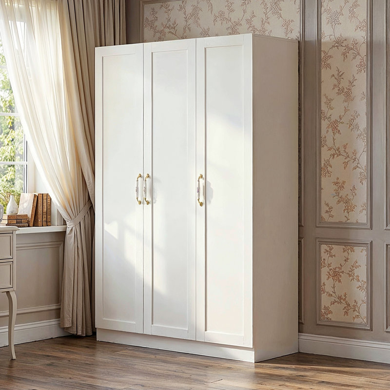 Armoire 3 portes avec design élégant