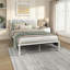 Lit plateforme en métal grand lit, style chambre à coucher côtière décontractée avec tête de lit en fausse canne et finition blanche-500534838