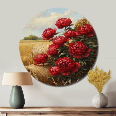 Pivoines près des balles de foin I - reproduction d'art traditionnelle rouge en métal, pivoines rondes, art mural en métal