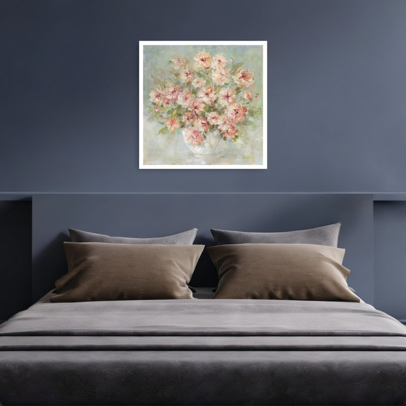 «Joy of Roses», impression d'art contemporain contemporain rêveur élégant, 36" H x 36" W