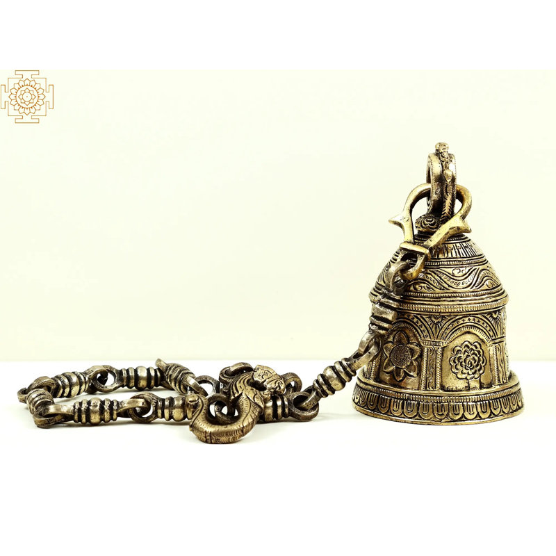 Sculpture de cloche suspendue en laiton