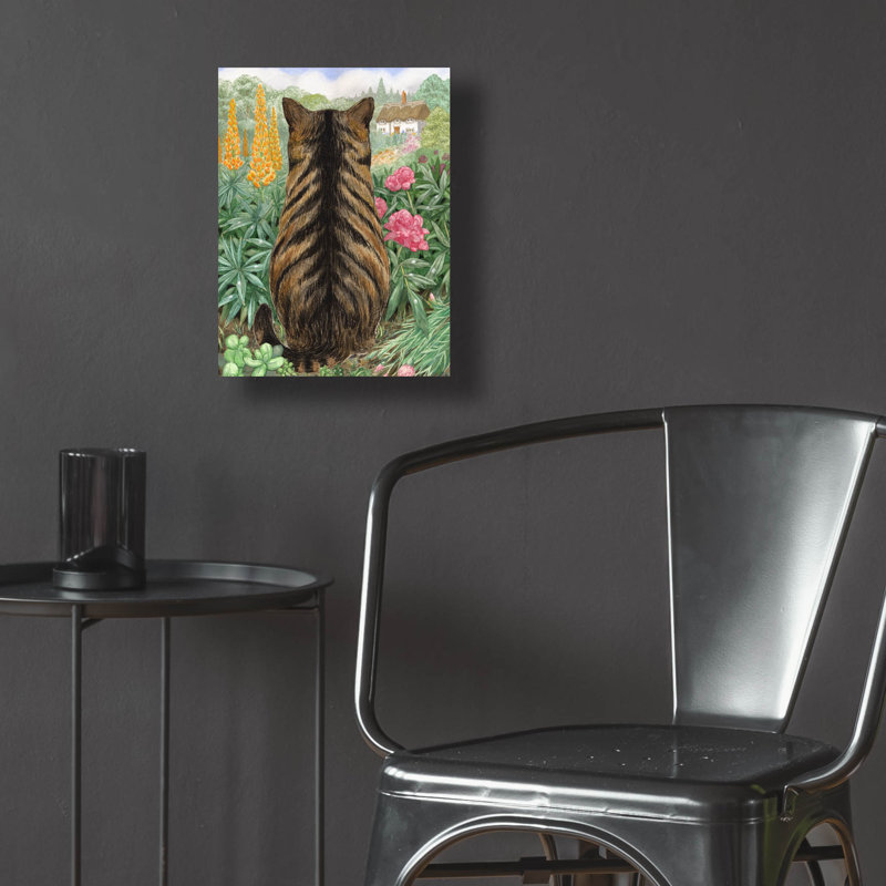 Art mural en verre acrylique 12 po x 16 po «Tabby Cat In Garden With Lupins Back» par Gale Pitt