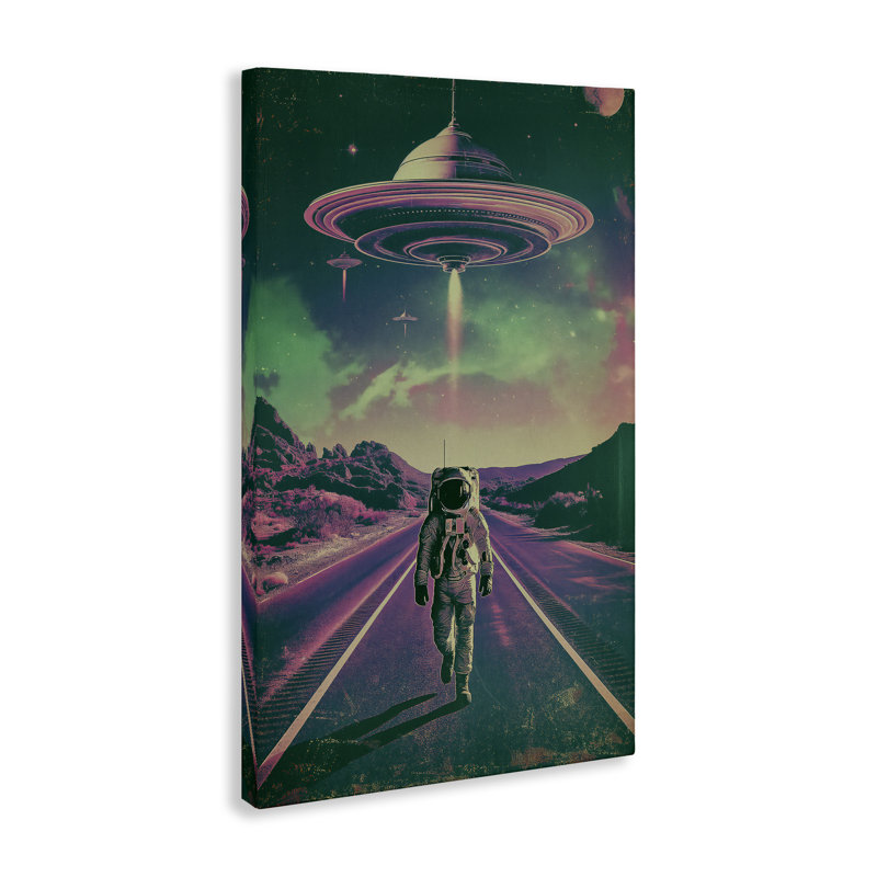 Astronaute avec toile ovni aérienne, design par Wumples, H 24 po x l 16 po