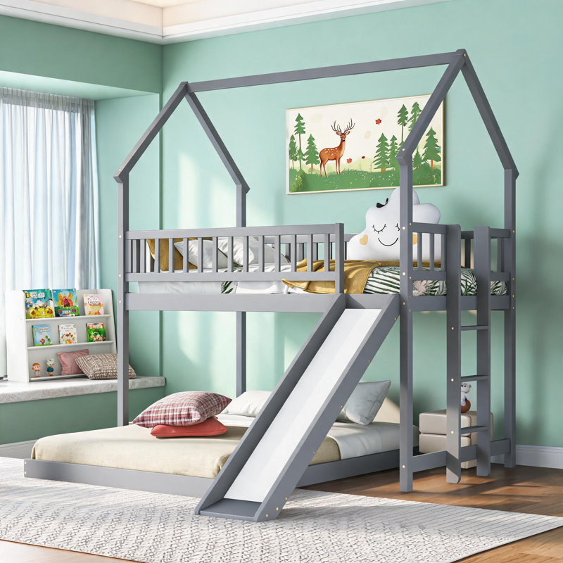 Lit superposé simple au-dessus d'un lit double avec glissière et échelle intégrée, fabrication en pin massif gris ardoise