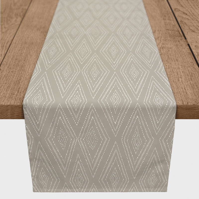 Chemin de table Collynn, 72 po x 16 po, Gris clair