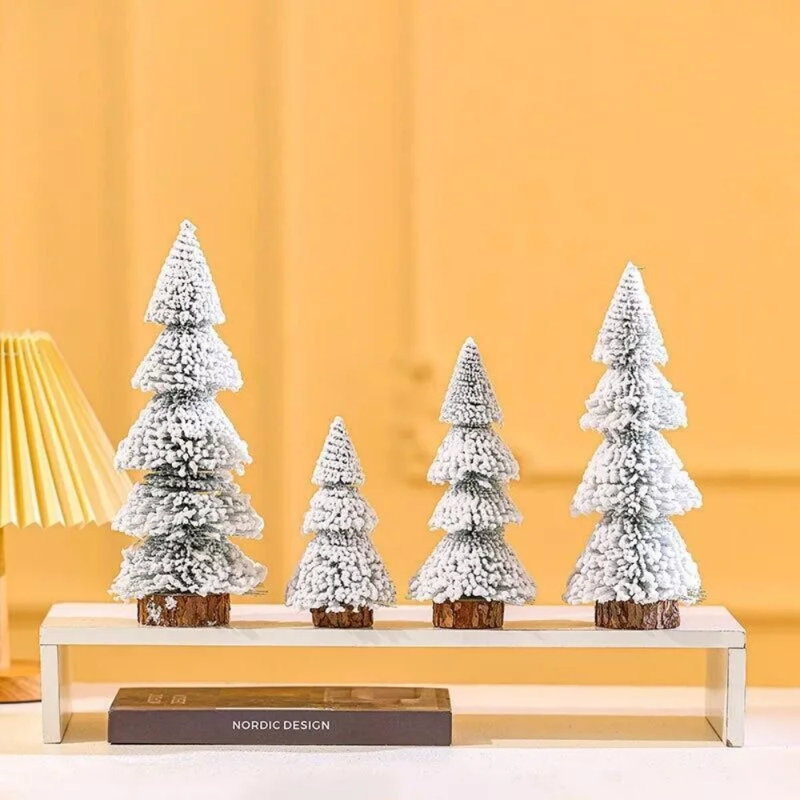 4 arbres de Noël en flocage de table avec base en bois clair