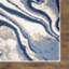 Tapis abstrait bleu / beige Hucklow-532676147