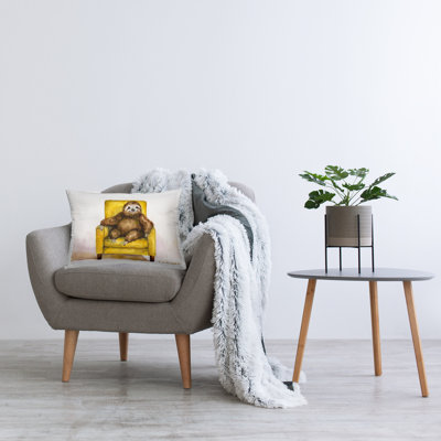 Coussin décoratif imprimé Happy Sloth Relaxing on Fauteuil, par George Dyachenko, 14 x 7 x 20