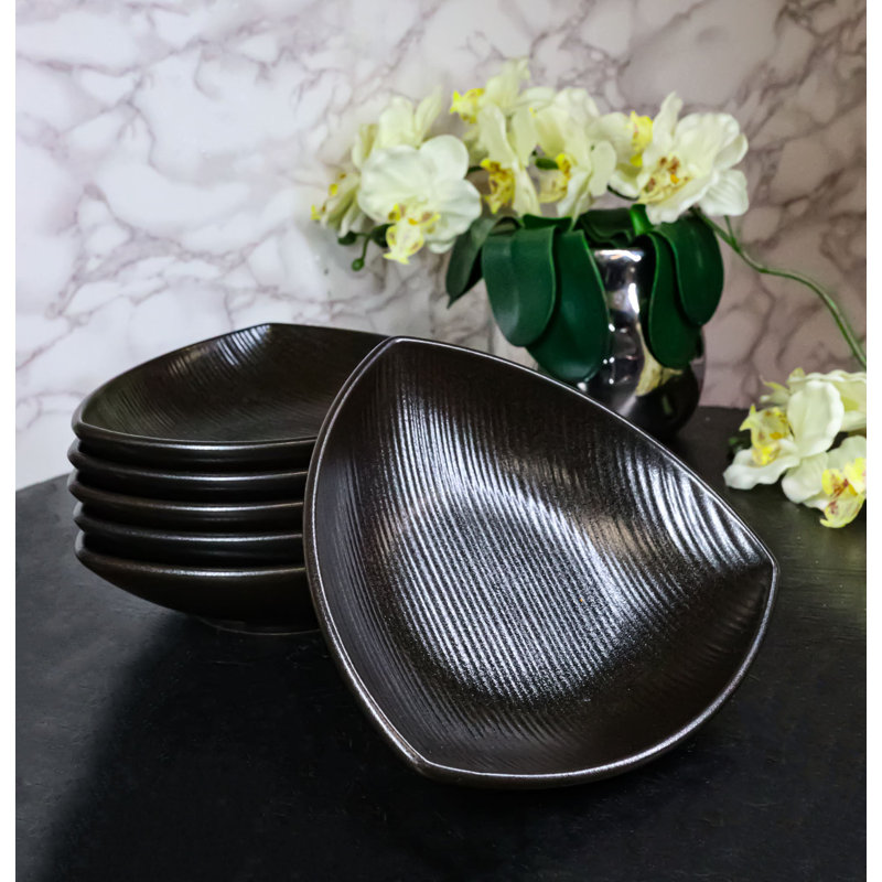 Ensemble de 6 assiettes de service triangulaires profondes Kokuyo noires minimalistes pour apéritifs et salades
