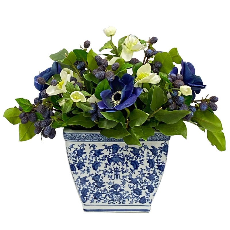 Anemone Centerpiece in Vase
