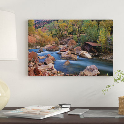 «Virgin River Flowing Through Canyon in Autumn, Zion National Park, Utah» par Tim Fitzharris - reproduction de photo sur toile tendue